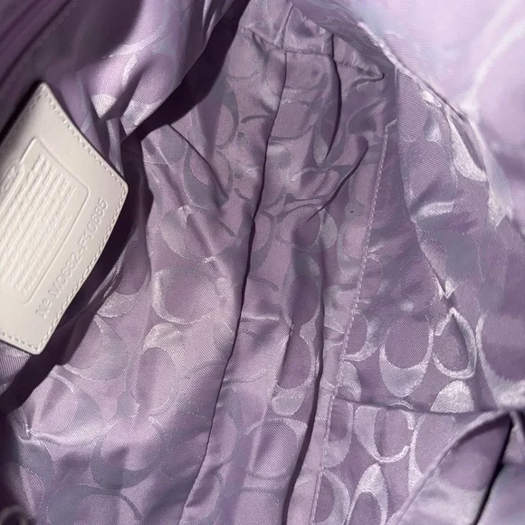 Vintage Coach Lavender Hampton Convertible Shoulder Bag/ Hand bag # F10685 - Picture 13 of 15